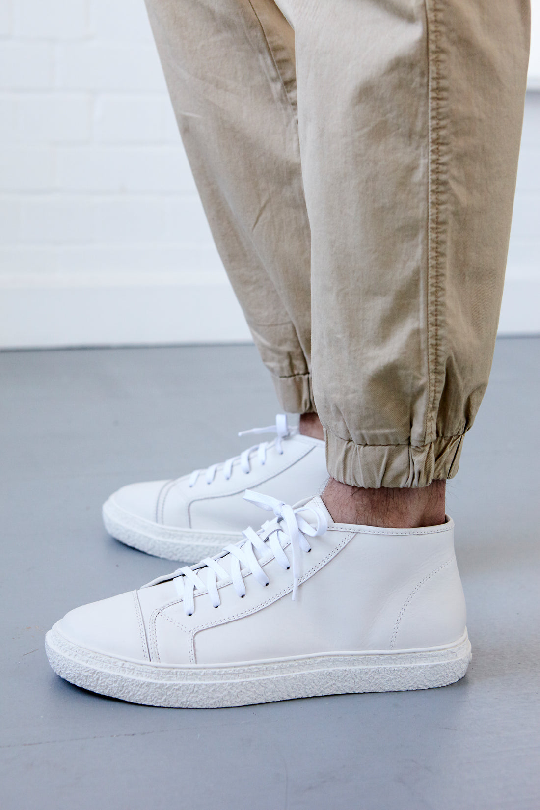Kogi White Leather Midtop